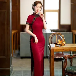 Etniska kläder 2023 Spring Red Short Sleeved Traditionell Cheongsam Chinese Style Stand Collar Solid Qipao Evening Party Dress for Women