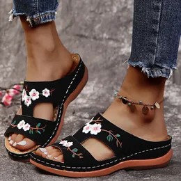 174 Sommer Frauen peepe Zehenschuhe Blumen Frau Bequeme weibliche Hausschuhe Retro Sandalen Zapatillas Mujer 230807 B