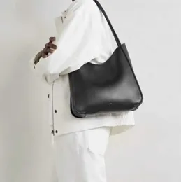 La stessa borsa ROSE Park Chae-young Row Armpit Pendolare a tracolla in pelle simmetrica La moda va con tutto