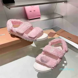 2023- Designer Luxury Winter Fish Man Shoes Style Pink Woman Shoes Pantofole di pelliccia Trendy Fur Slides Fluffy Shearling Wool Flat Outdoor Size EUR 35-40