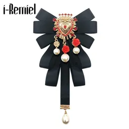 Spille Spille Fashion New Vintage Court Fabric Pearl Bow Spilla Cravatta RetroWalking Show Collar Bowknot Spille e spille per accessori donna HKD230807