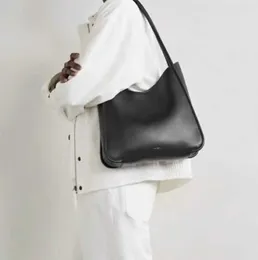 The same ROSE Park Chae-young Row Armpit bags Symmetric Tote leather shoulder commuter European and American simplicity