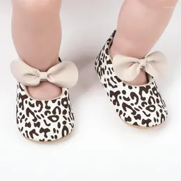 Pierwsze spaceryjne małe dziewczynki Mary Jane Flats Niepoślizgowy Bowknot Princess Dress Buty Sute Lopard Print Crib dla niemowląt 0-18 months