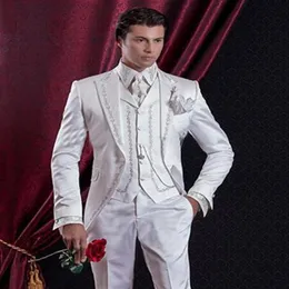Custom Made 2017 Baroque Style Groom Tuxedos Groomsman Suit Evening Suits Embroidery White Mans Suits for Wedding Jacket Pants Ve208C