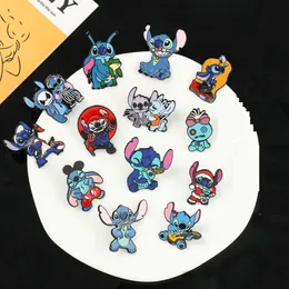 40色の青いエルフの友達ベアダックホラーハロウィーンキャラクターかわいいアニメ映画ゲームハードエナメルピンは金属漫画のブローチバックパックハットバッジを収集します