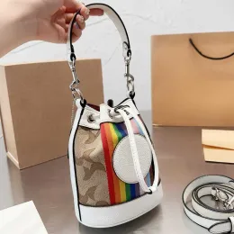 Borse a secchiello arcobaleno Borsa firmata con stampa C Borse a tracolla da donna Borse a tracolla in pelle Borsa di alta qualità di lusso Handabg Lady Fashion Borsa a strisce arcobaleno classica