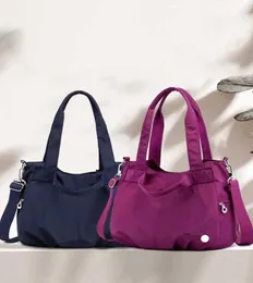 Lulus Nylon Duffel Bag Yoga Handbag Designer Gym Fitness Travel Outdoor Sports Bags Shoulder 4 Colors Large Capacity Waterproof Vogue bag French minority