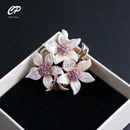 Pimler Broşlar Avrupa ve Amerikan Üst düzey Zarif Broş Camellia İpek Eşarp Toka Çift Amaçlı Eşarp Tokalı Çiçek Giysileri Aksesuarları HKD230807