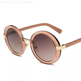 Frauenmodelle runde reflektierende Sonnenbrille Schwarze Designerparty Brille für Frau mit Steinen Rabatt billige Dame Shades L230808