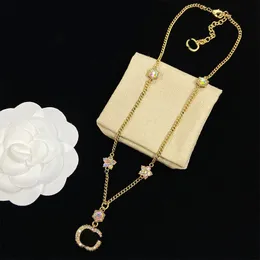 Modehalsband designer armband smycken lyxiga hänge bröllop presentkedja guldplatta diamanthalsband för kvinnor