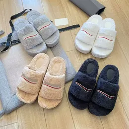 Lyxdesigner Furry Slide Sandal Women Slippers Beige Artificial Wool Leather Glides Winter Fluffy Warm Letters Platform Sandaler Hälen 5 cm Storlek 35-42 med låda