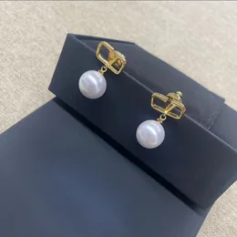 Diseñador de marca de lujo Pendientes de perlas colgantes Pendientes colgantes de oro Diseñador para mujer Moda Letra V Mans Stud Ears Girls Ear Studs Bodas Fiesta Regalo Dropshipping