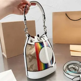 2023-Borsa a secchiello arcobaleno Borsa di design Borsa a tracolla in pelle da donna di alta qualità Luxury Handabg Lady Fashion Classic Borsa a strisce arcobaleno