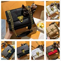 Vavin BB Chain Bag Bolsa Designer Underarm Bags Tote Mulheres Ombro Crossbody Hobo Bolsa Carteira Axilar Pacote Alta Qualidade Flip Hasp Dhgate Sacoche M44550