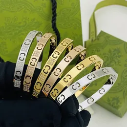 高級デザイナーブレスレットステンレス鋼の手紙彫刻が刻まれた男性用のbangleブレスレット