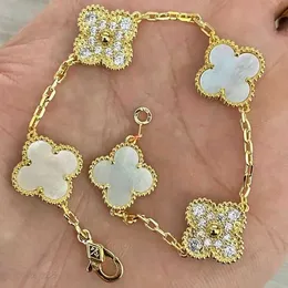 2023 Luxury Designer Charm Bracelet Clover Pearl 4 Pieces 18k Gold Necklace Earrings Wedding Laser Brand 111q5l51pp63p