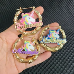 Hoop Huggie Anpassa Unicorn Name Earrings Bambu Style Custom Hoop örhängen med uttalande ord Nummer C34 230809