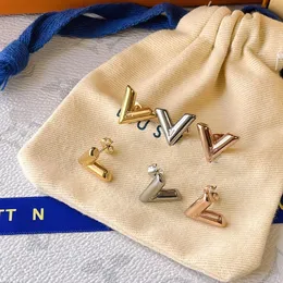 Design Stud Earrings 18k Rose Gold Earring Luxury Girls 'Letter Inlaid Earrings Classic Senior Par Presenttillbehör Designer Smycken 3 Färger