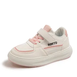 Kızların Spor Ayakkabıları 2023 İlkbahar ve Sonbahar Yeni Çocuk Ayakkabıları Yumuşak taban Ultra Hafif Küçük Beyaz Ayakkabı Küçük Kızların Modaya Yönelik Tahta Ayakkabıları