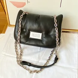 Hand City Margiela 2023 Nya kvällspåsar äkta läderkoppling satchel herrar mode axelpåsar lyxiga designer kedja rem kvinnor totes plånböcker crossbody väska