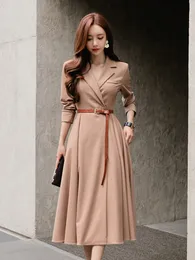 Kvinnors dike rockar koreanska eleganta kvinnor jacka kappa temperamentsfull retro casual vänd krage bälte smal ytterkläder pendling lady femme mujer trench 230808