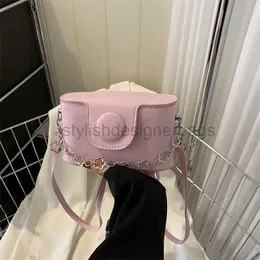 크로스 바디 유행 및 세련된 캔디 체인 가방 여성 2023 새로운 한국 버전 단순한 플립 ​​가닥 가방 작은 정사각형 가방 가방 가방