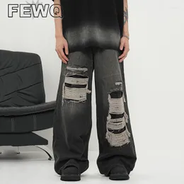 Mäns jeans FEMQ American Style Vintage Ripped Denim Pants Hip Hop Male Wahsed Straight Trousers 2023 Spring Stylish 24B2514