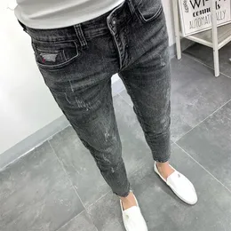 Jeans da uomo 2023 Primavera e autunno Moda Tinta unita Elastico Pantaloni piccoli piedi Casual Slim Confortevole Alta qualità 27-34