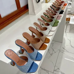 Amina Muaddi Terlik Tasarımcıları Sandalet Ayakkabı Moda Rhinestone Yumuşak Deri Yüksek Topuklu Kadınlar Sandal 35-42 Tasarımcı Ayakkabı Yenilik terliği Kutu