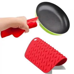 Tappetino in silicone Tappetino antiscivolo Tappetino isolante Sottobicchiere addensato Bakeware Stuoie da forno Tovaglietta Appesa Ciotola Pot Pad Supporto di scarico