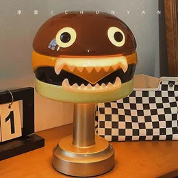 Oggetti decorativi Figurine Creative Hamburger Lampada da tavolo Fashion Brand Design Cartoon Monster Night Light Atmosphere Ornaments Home Decor 230809