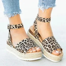 Sandaler Kvinnor Sandaler plus storlek 43 kilskor Kvinna Chunky klackar Sandaler Summerskor Casual Leopard Platform Sandaler Chaussures Femme 230809