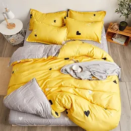 WENSD Set di biancheria da letto giallo singolo Doppia persona Biancheria da letto a forma di cuore copripiumino set lenzuolo consolatore beddengoed roupa de cama Y2706