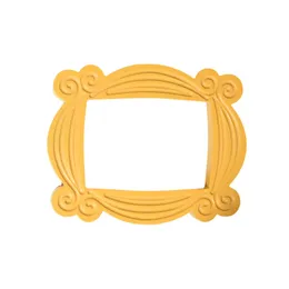 Frames ZK30 TV Series Friends Handmade Monica Door Frame Wood Yellow P o Collectible Home Decor Collection Cosplay Gift 230810