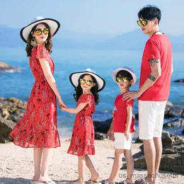 Family Matching Outfits Summer Beach Family Matching Outfits Mother Daughter Father Son Holiday T-shirts and Shorts Matching Couple Outfits R230810