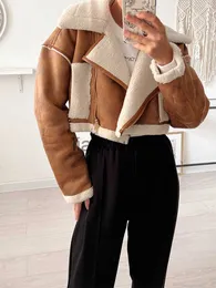 سترات نسائية Zack Rain Women Faux Fur Lamb Jacket 2022 Winter Ladies Short Scay Coat Vintage High Street Warm Darmed Female Chic Outwear J230810