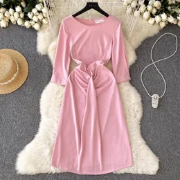 Casual Dresses Autumn Fashion French Temperament High-End Long-Sleeved Dress Women's Small Design Sense Pleated Midje Slimning A-line kjol