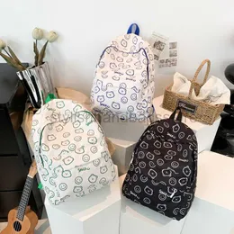 Ryggsäck stil 2023 sommar ny kvinnors ryggsäck lite björn tryck liten färsk söt kvinnans väska reselätt ryggsäck resestylishhandbagsstore