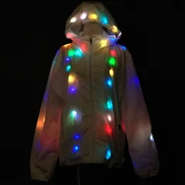 Kurtki damskie 1PCS Wodoodporne ubrania kurtki LED Cool Dance Dress Płaszcz Kolorowe światła Halloween przyjęcia świąteczne kostiumy 230809