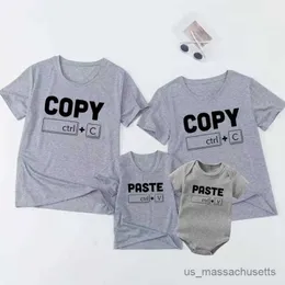 Family Dopasowanie strojów kopiuj wklej zabawne rodzina dopasowanie strojów ubrania bawełniane z krótkim rękawem ojciec matka córka syna rodzina wygląd Tshirts Baby Rompers R230810