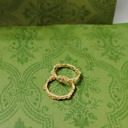 Anéis de designer de luxo para mulheres homens anel de diamante moda oco flor anel de ouro na moda casal anéis presente do feriado premium alta qualidade