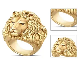 Панк -стиль, владеющий головой лев, кольцо готического золота