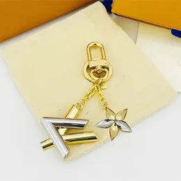 Ringen Hoge kwaliteit luxe letter ingelegd astronaut emaille hoogwaardige sleutelhanger heren en dames sieraden sleutelhanger luxe merk tas penda