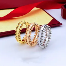 Roterande kulhuvud Ring Design Personlig nit pyramidring för par stil kärleksring