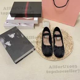 2023 Дизайнер Miu Shoes Ballet Shoes Shoes Shoes Shoes Boat Bow Flat Bottom Mary Jane Комфортная ретро -эластичная лента черная минимализм повседневная обувь