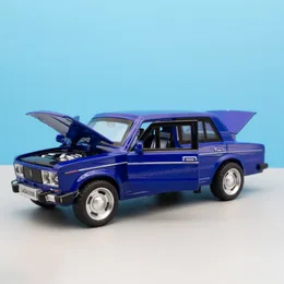 Трансформационные игрушки роботы 1/32 сплав LADA 2106 Toy Car Модель Classic Metal Die-Casting Sound Light Tail Back Toys для коллекции Kids Gift 230811