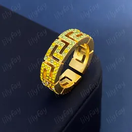 Designer Ring Luxury V Brand Hollow-out-Ringe Gold plattierte Ringe Mode Griechenland Diamond Ring für Frauen Hochzeit Schmuck Geschenke Neu-14