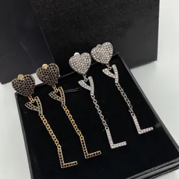 Klassisk diamant hängande öronklipp örhängen guld silver bokstav kärlek formad kvinnors bröllopsfest gåva
