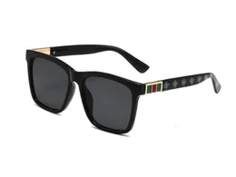 occhiali da sole Luxurys occhiali protettivi Design purezza degli occhiali UV400 versatile Obbligo da sole Traveling Shopping Shopping Beach Weaks Wears molto bello8082