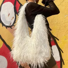イブニングバッグ大きなふわふわしたぬいぐるみバッグ冬のソフトフェイクファーロングラムスウール女性デザイナーハンドバッグ豪華な温かい買い物客財布トート